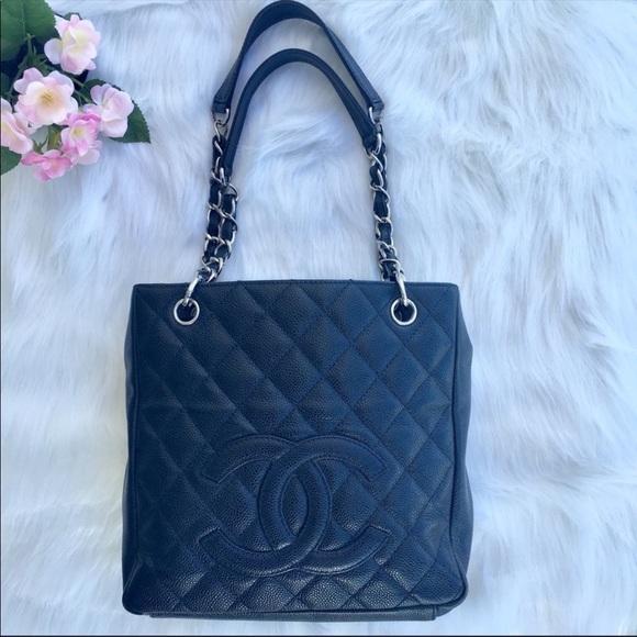 CHANEL Handbags - Chanel bag 100% authentic